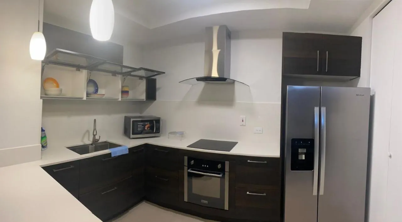 Luxurious Parkhurst 1 Kingston 0*,  Giamaica